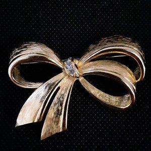 Vintage Avon Gold Tone Rhinestone Ribbon Pin Brooch